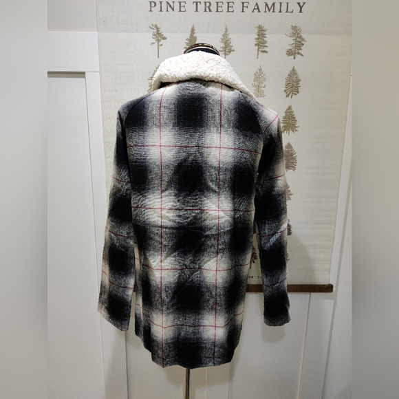 Billabong Wool Blend Plaid Cape Coat Sherpa Collar Buckle Closure -Medium - Picture 5 of 9